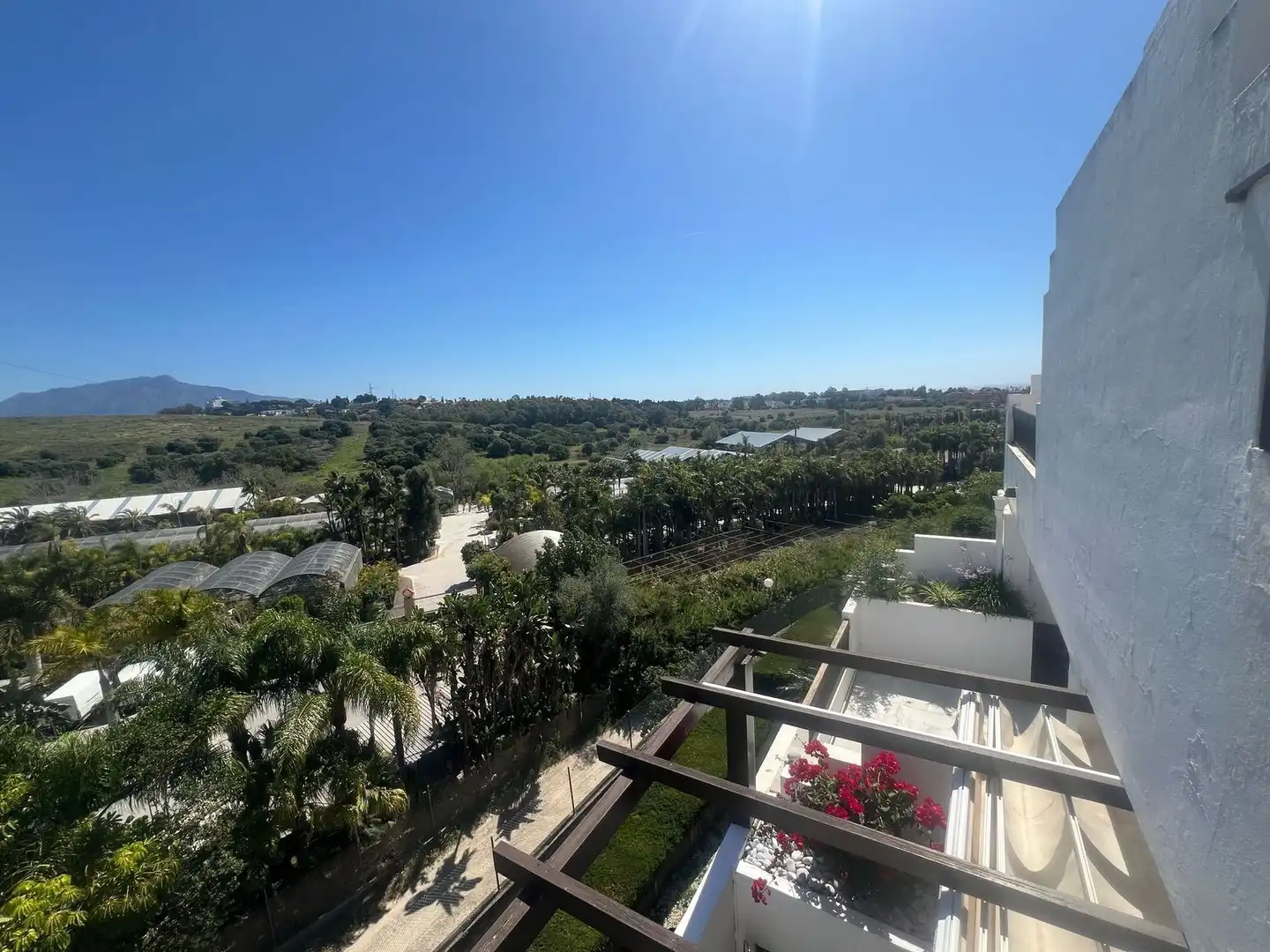 Außenansicht von Maisonette zum Verkauf in Estepona mit Klimaanlage, Terrasse und Abstellraum