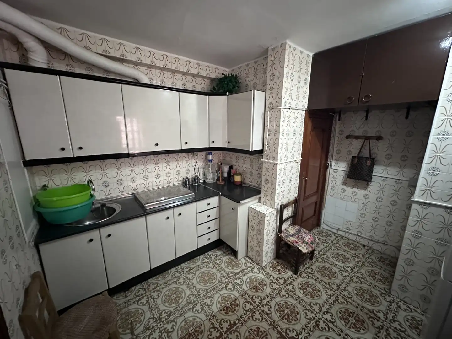 Küche von Wohnung zum Verkauf in Jaén mit Klimaanlage, Abstellraum und Möbliert