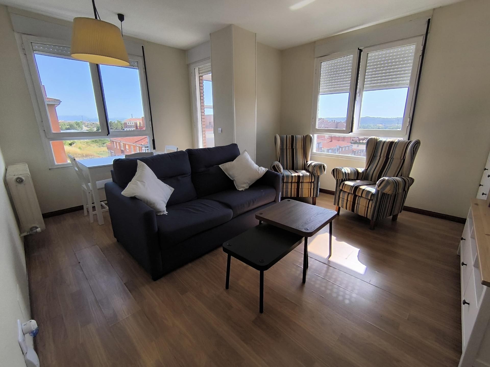 Sala d'estar de Estudi de lloguer en León Capital  amb Calefacció i Terrassa