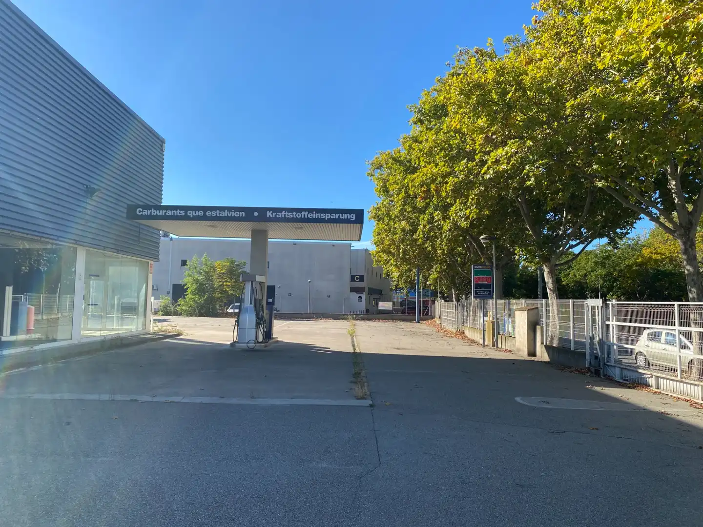 Exterior view of Buildings for sale in Figueres