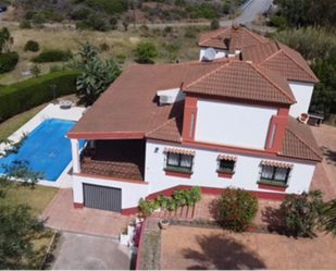 Vista exterior de Casa o xalet en venda en Reinoso amb Aire condicionat, Terrassa i Piscina