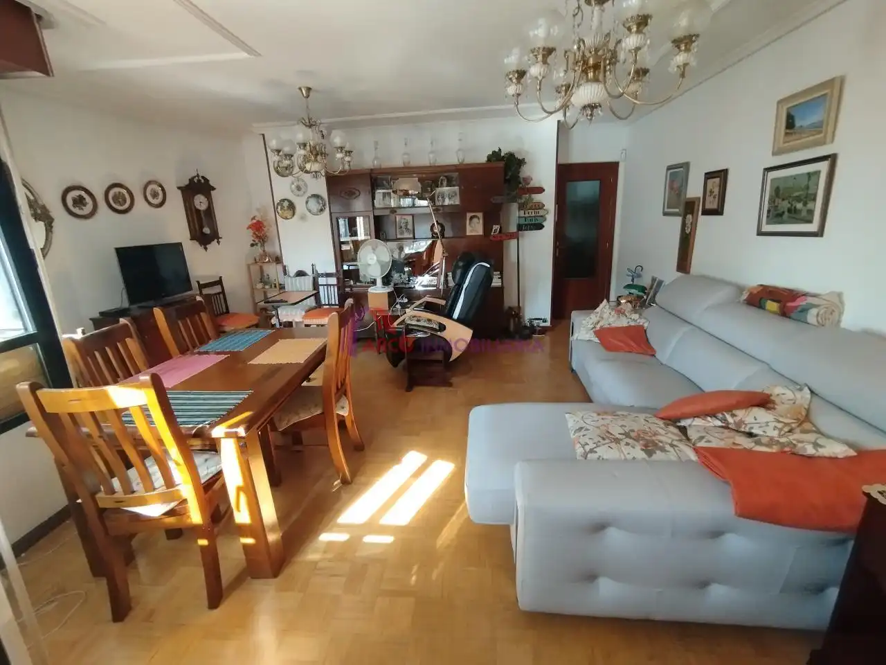 Sala d'estar de Pis en venda en Burgos amb Calefacció, Terrassa i Traster