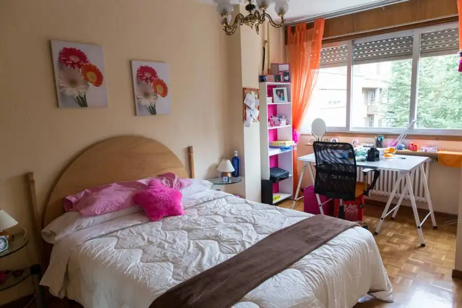 Habitación de Piso en venta en  Pamplona / Iruña con Calefacción, Parquet y Amueblado