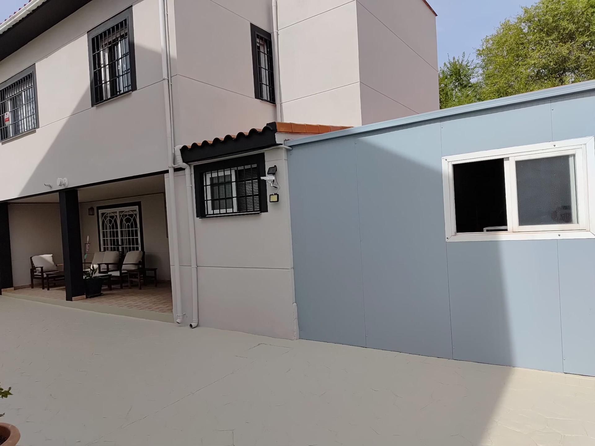 Exterior view of House or chalet for sale in  Madrid Capital  with Air Conditioner, Heating and Private garden