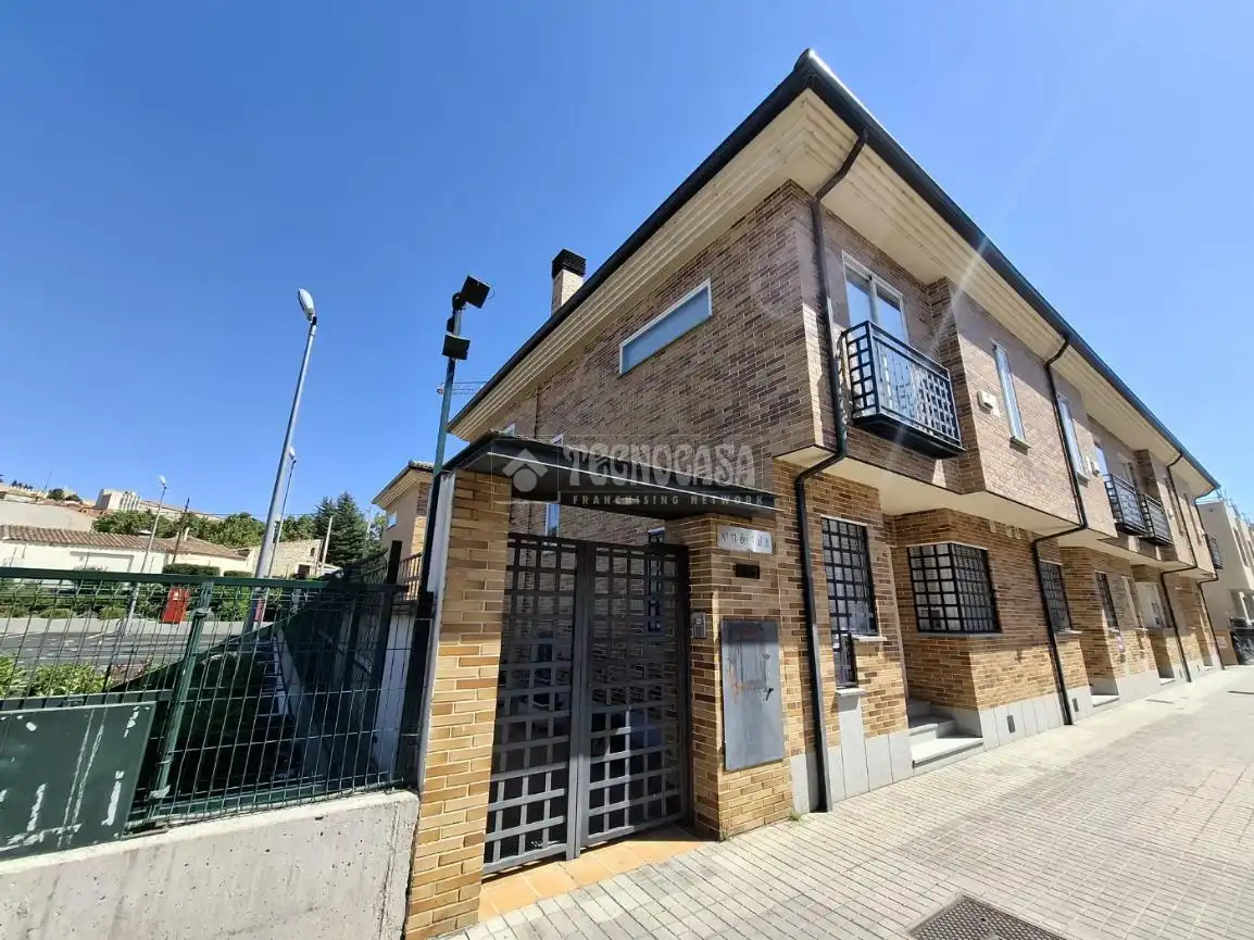 Vista exterior de Casa adosada en venta en Ávila con Calefacción, Amueblado y Balcón