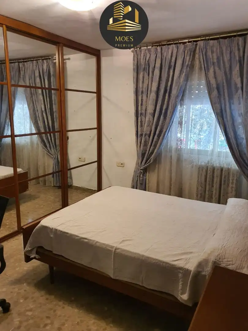 Dormitori de Pis de lloguer en Jaén amb Aire condicionat i Calefacció