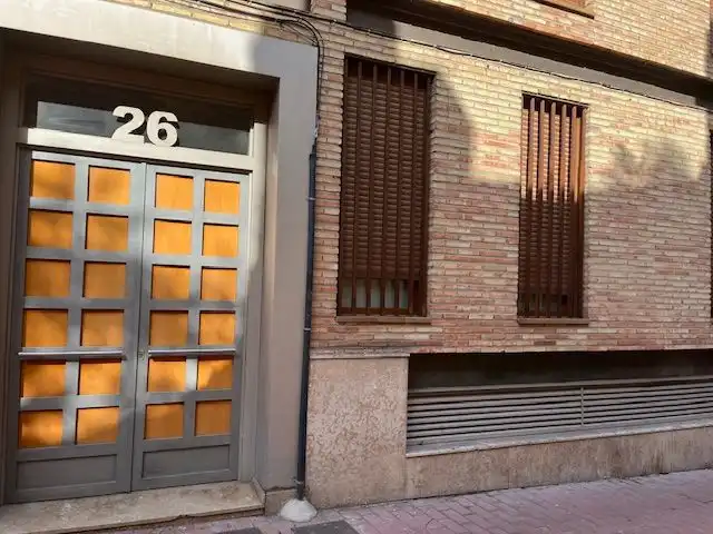 Vista exterior de Oficina de lloguer en Zaragoza amb Calefacció i Moblat