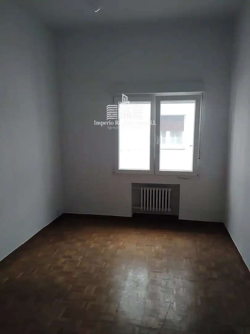 Bedroom of Flat for sale in Langreo