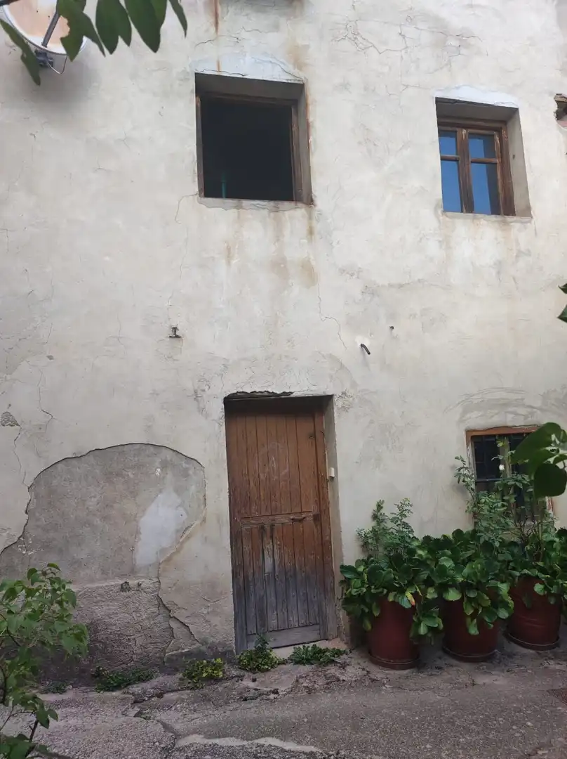 Außenansicht von Einfamilien-Reihenhaus zum Verkauf in Barruelo de Santullán mit Ofen, Waschmaschine und Fernseher