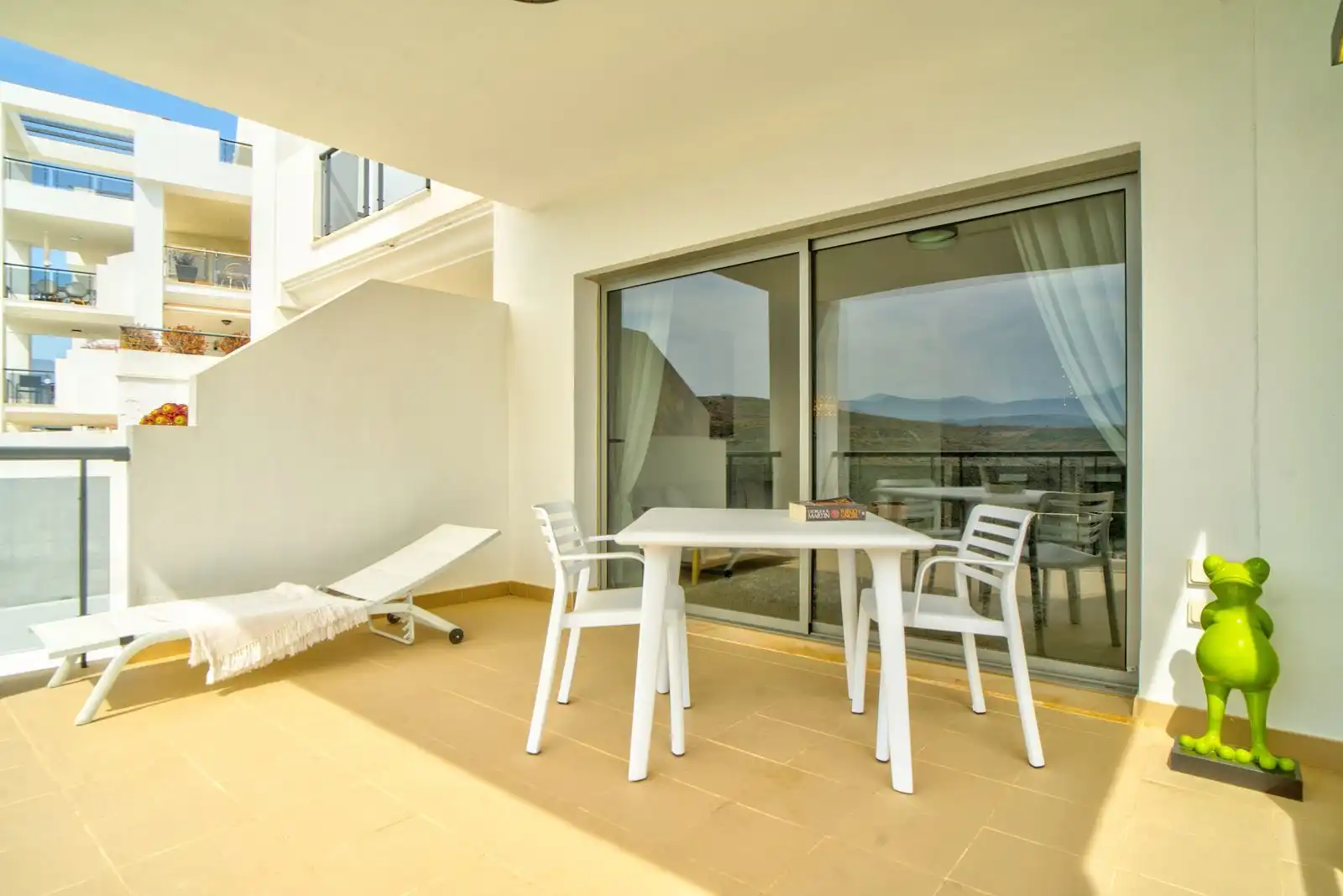 Terrasse von Wohnung zum Verkauf in Benahavís mit Terrasse, Abstellraum und Möbliert