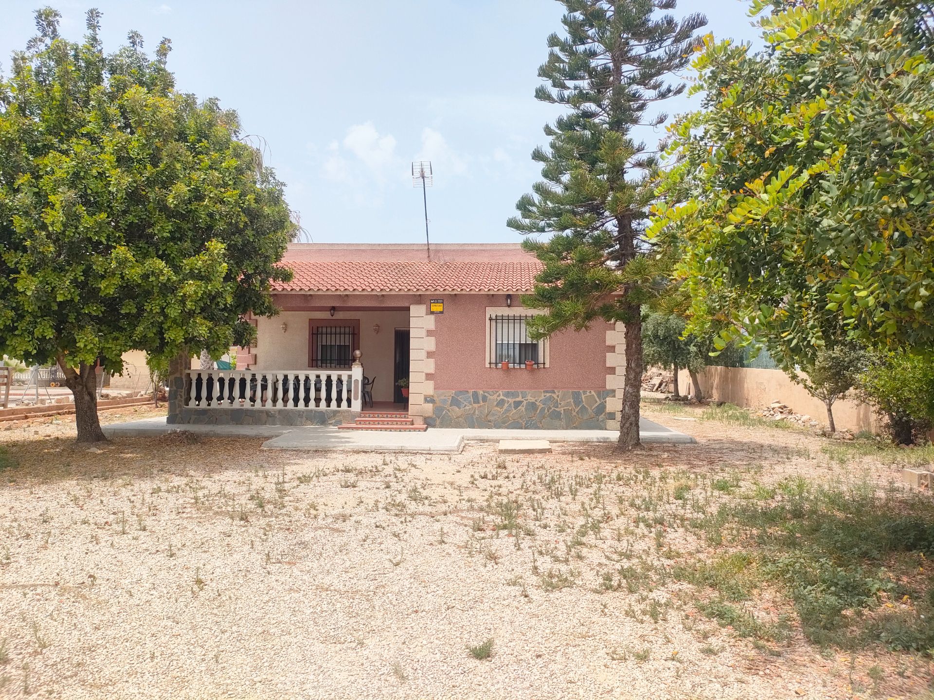 Vista exterior de Casa o xalet en venda en Montroy amb Jardí privat i Terrassa