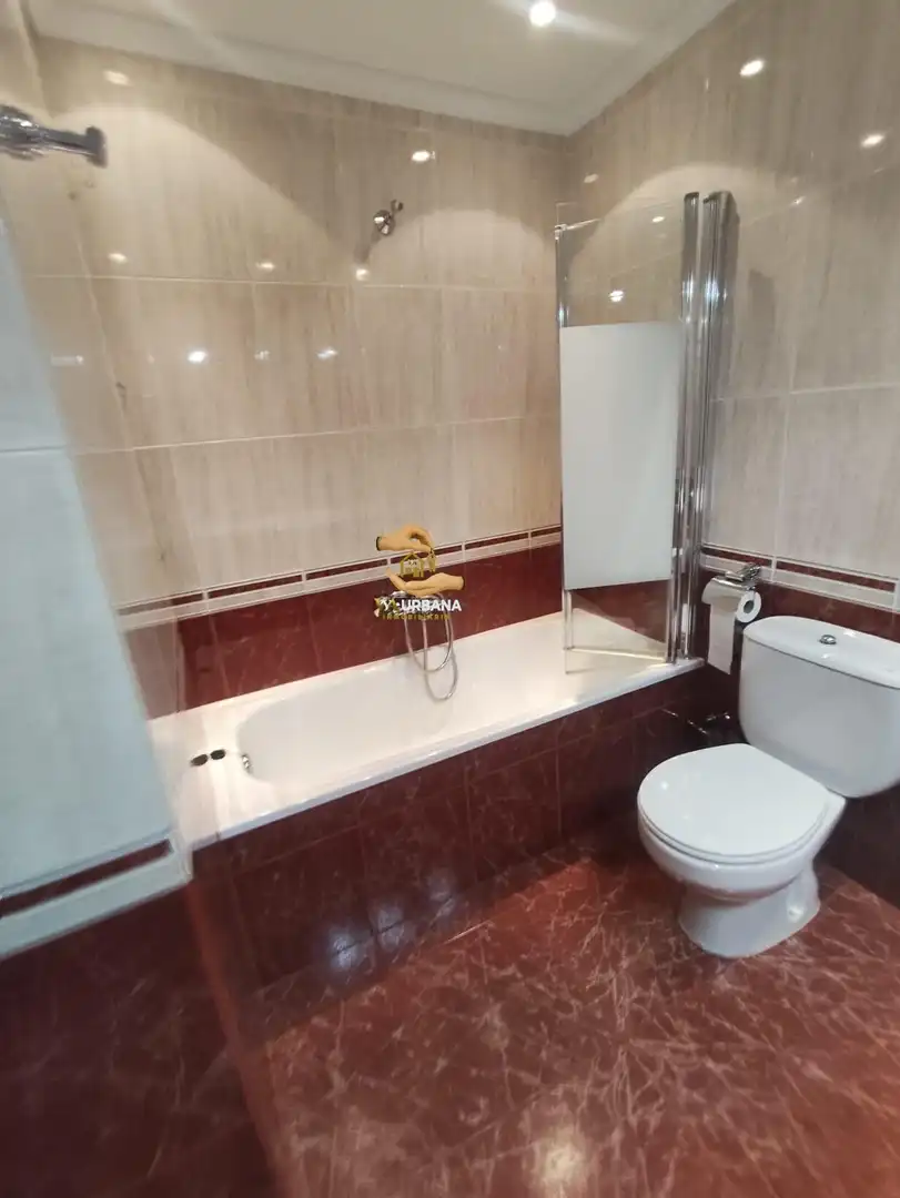 Badezimmer von Wohnung zur Miete in Salamanca mit Heizung, Terrasse und Abstellraum