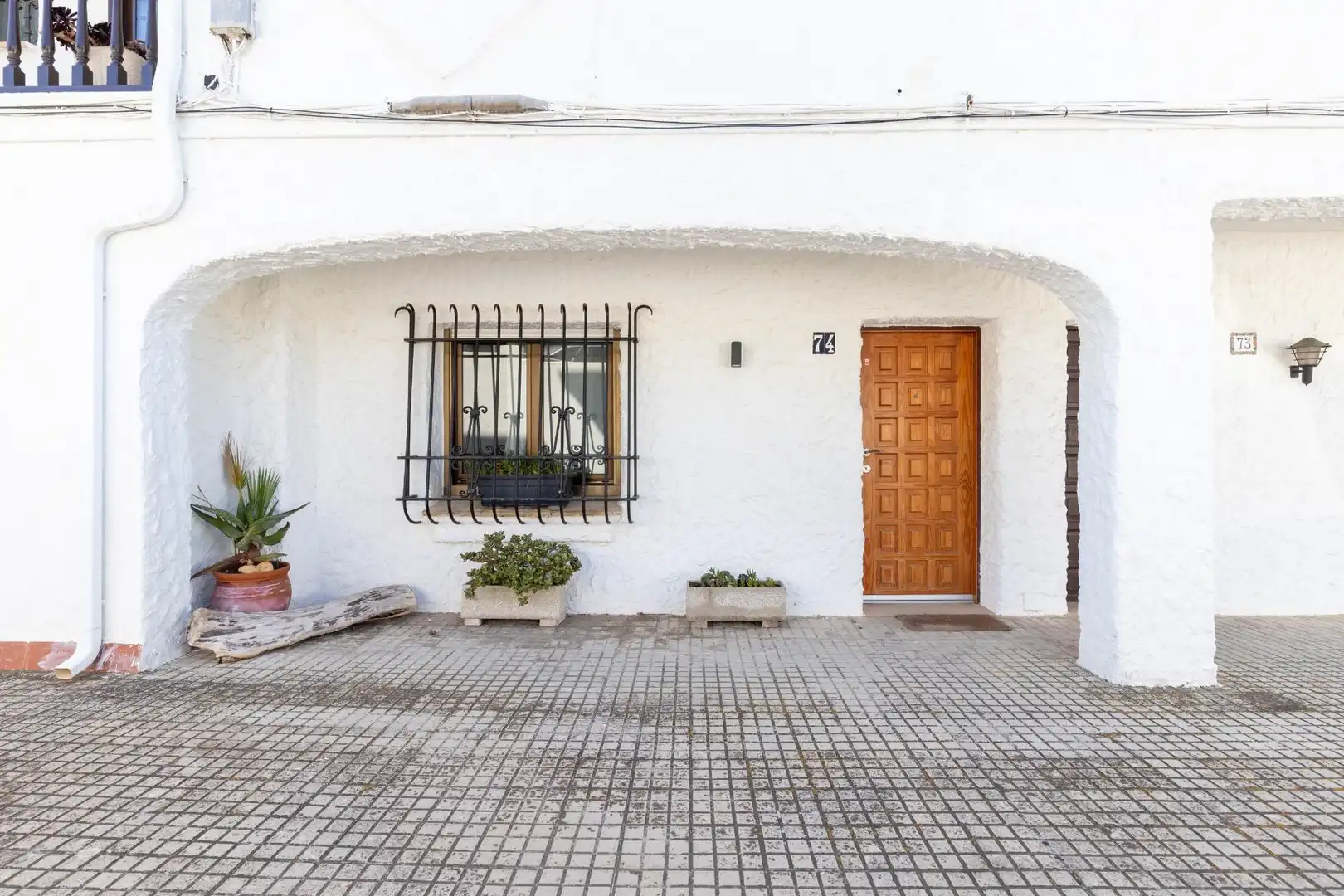 Vista exterior de Casa o xalet en venda en El Vendrell amb Parquet, Terrassa i Balcó