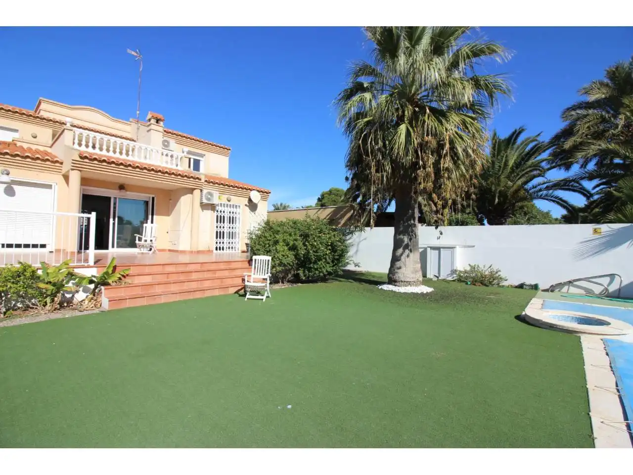Jardí de Casa o xalet en venda en Roquetas de Mar amb Aire condicionat, Jardí privat i Terrassa