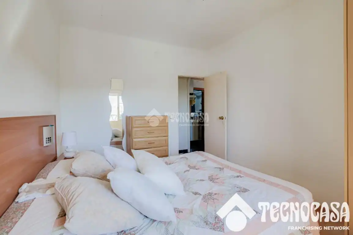 Habitación de Piso en venta en Badalona con Parquet