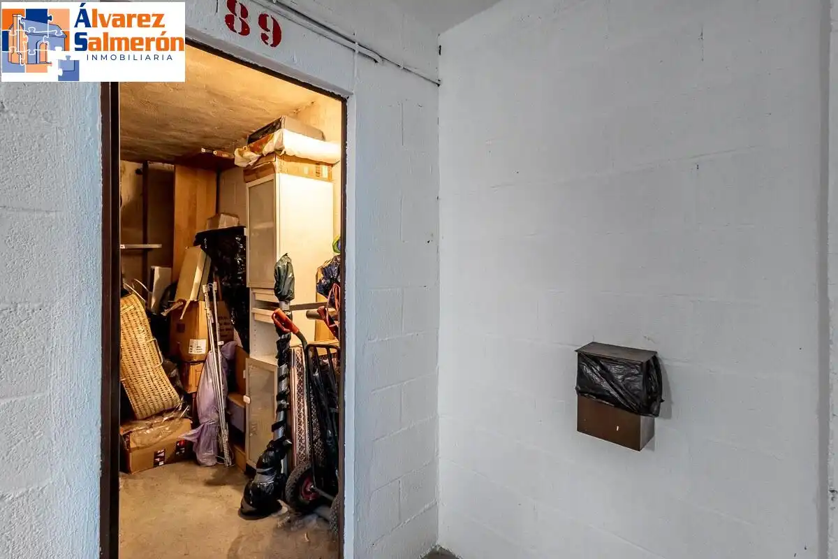 Piso en venta en Granada con Balcón