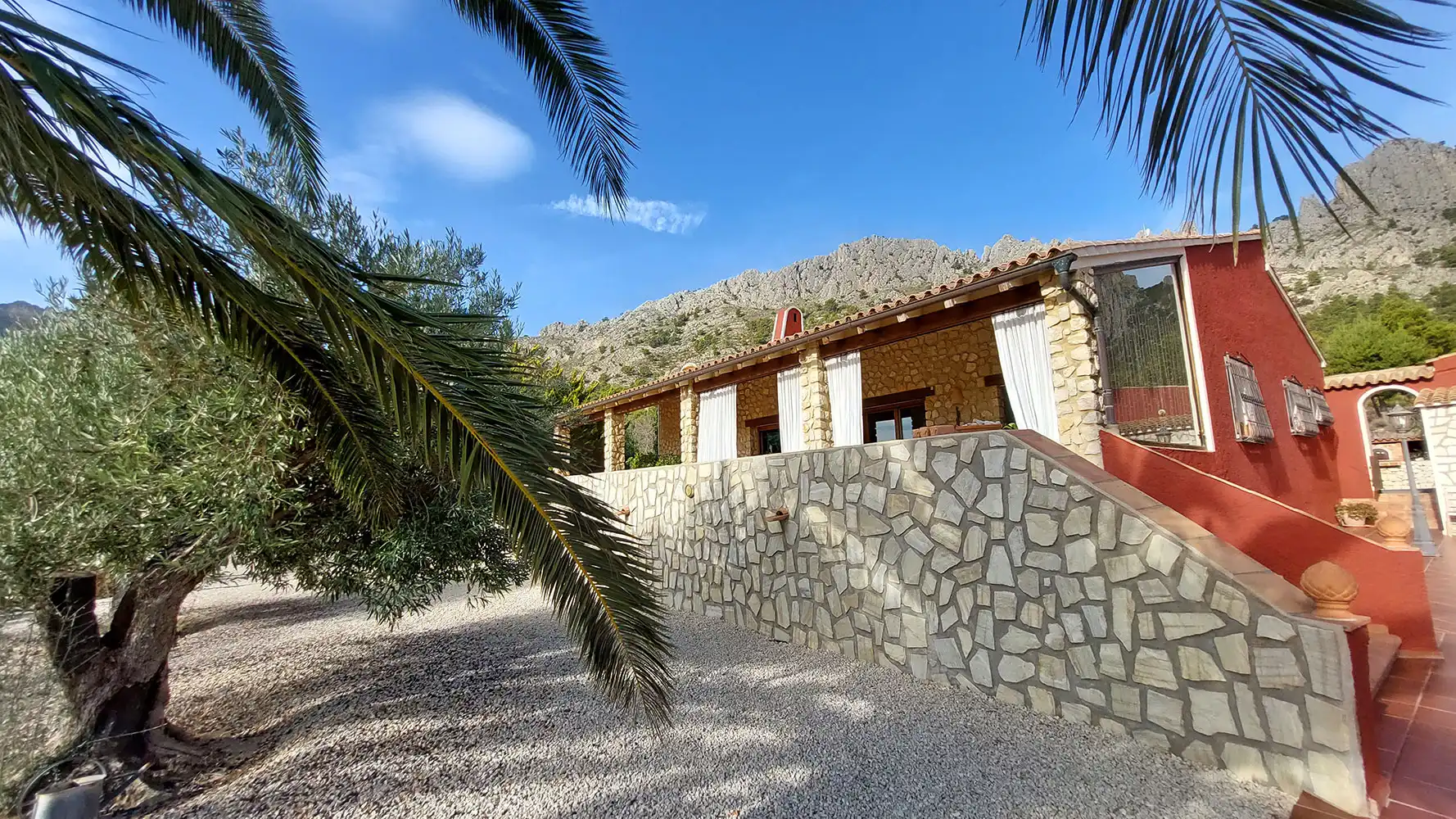 Vista exterior de Casa o xalet en venda en Finestrat amb Aire condicionat, Calefacció i Jardí privat