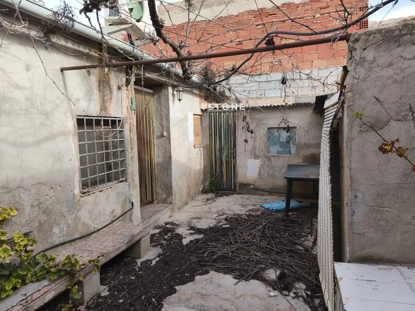 Vista exterior de Casa o xalet en venda en Algueña amb Aire condicionat i Calefacció
