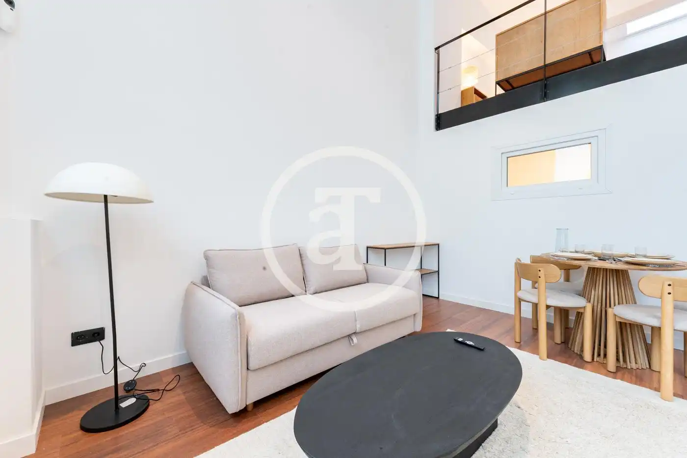 Sala d'estar de Dúplex de lloguer en Madrid amb Aire condicionat, Calefacció i Moblat