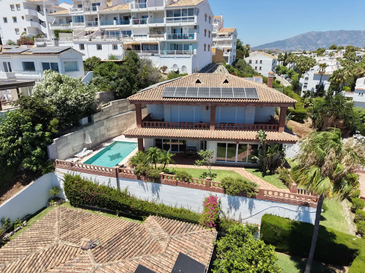 Chalet con piscina en venta en Calle Acuario