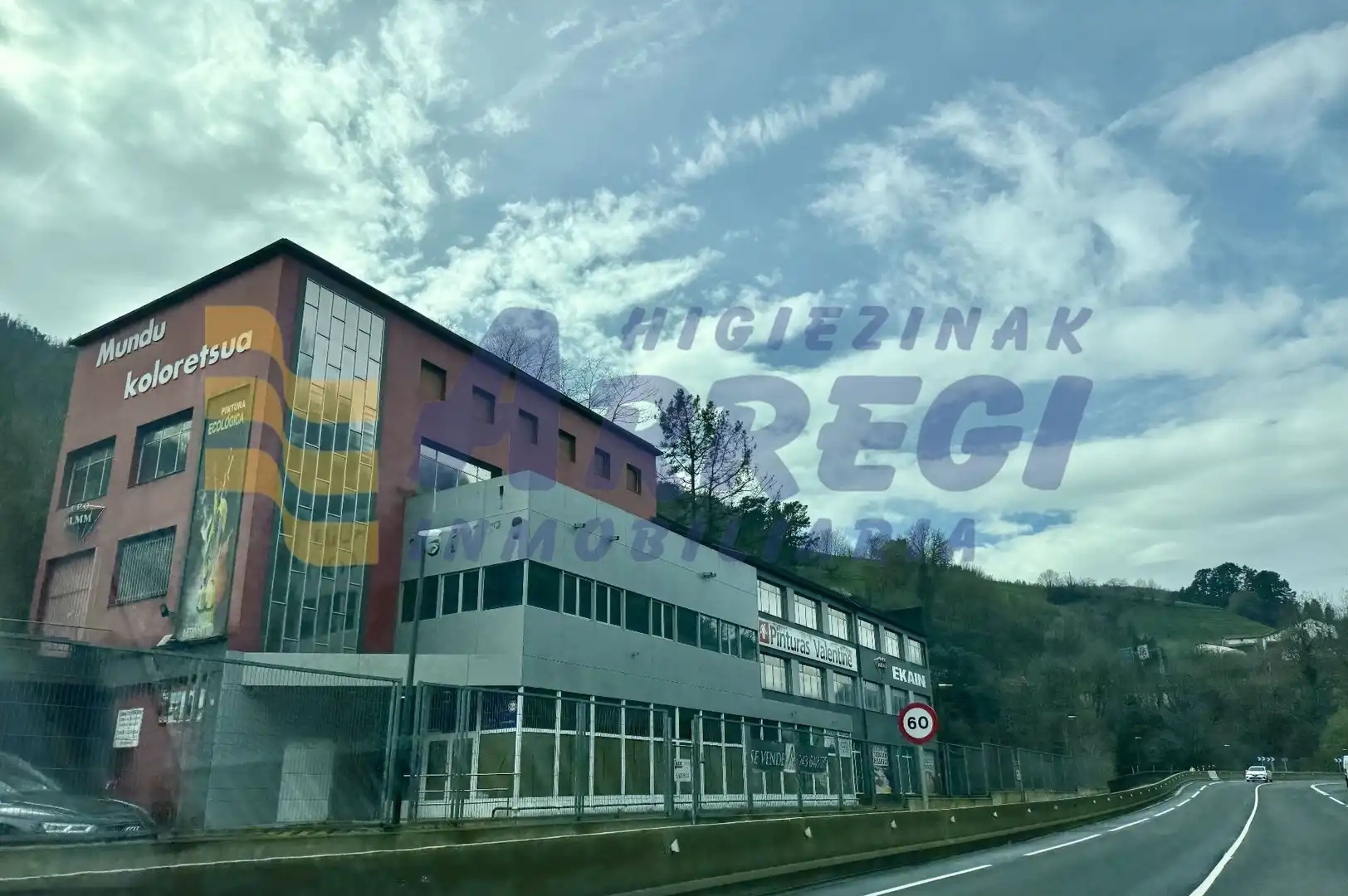 Vista exterior de Nave industrial en venta en Eibar