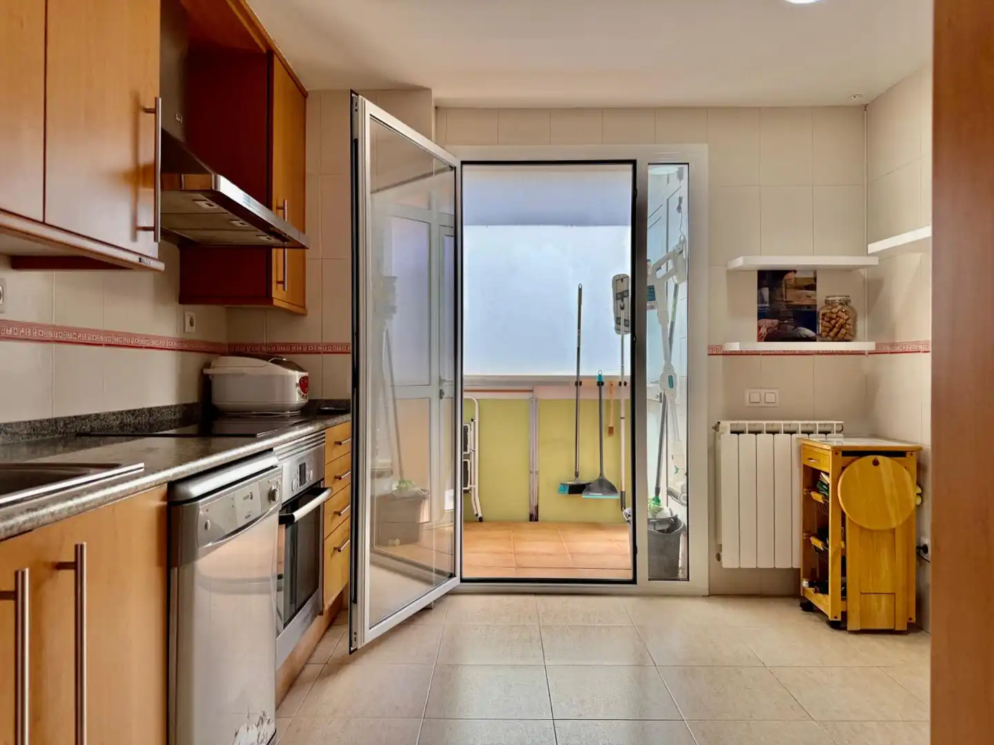 Küche von Wohnung zum Verkauf in Mataró mit Klimaanlage, Heizung und Parkett