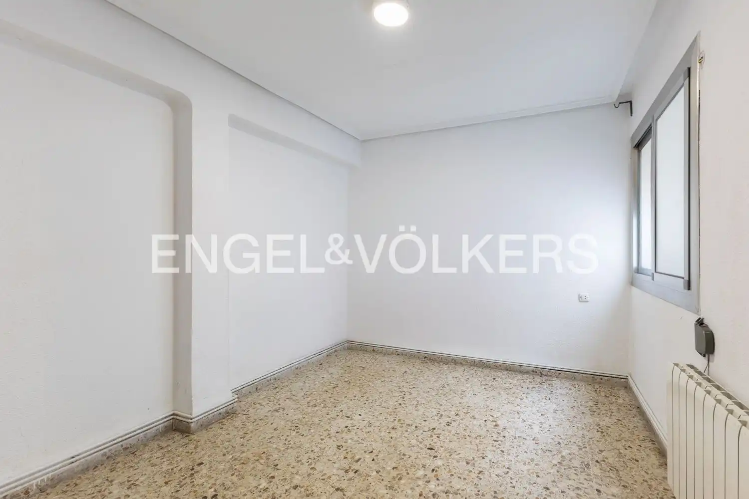 Piso en venta en Valencia con Calefacción y Balcón