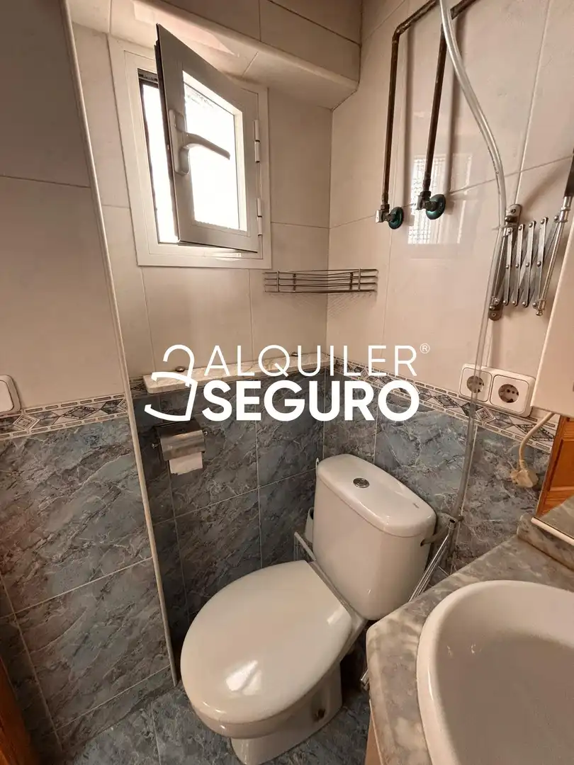 Bathroom of Flat for rent in Puente de Vallecas