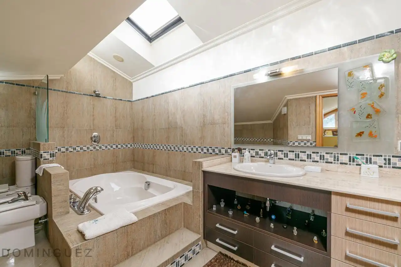Baño de Casa o chalet en venta en Vigo  con Calefacción, Jardín privado y Parquet