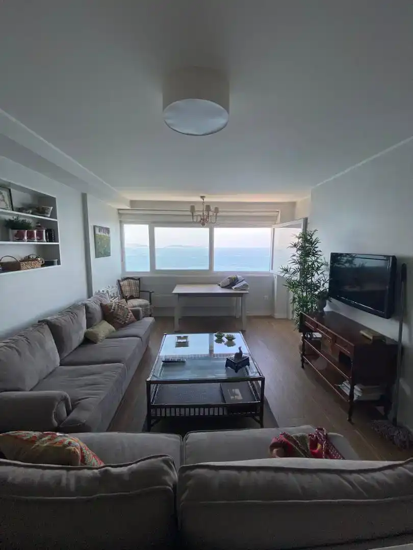 Wohnzimmer von Wohnung zur Miete in Vigo  mit Privatgarten, Parkett und Möbliert