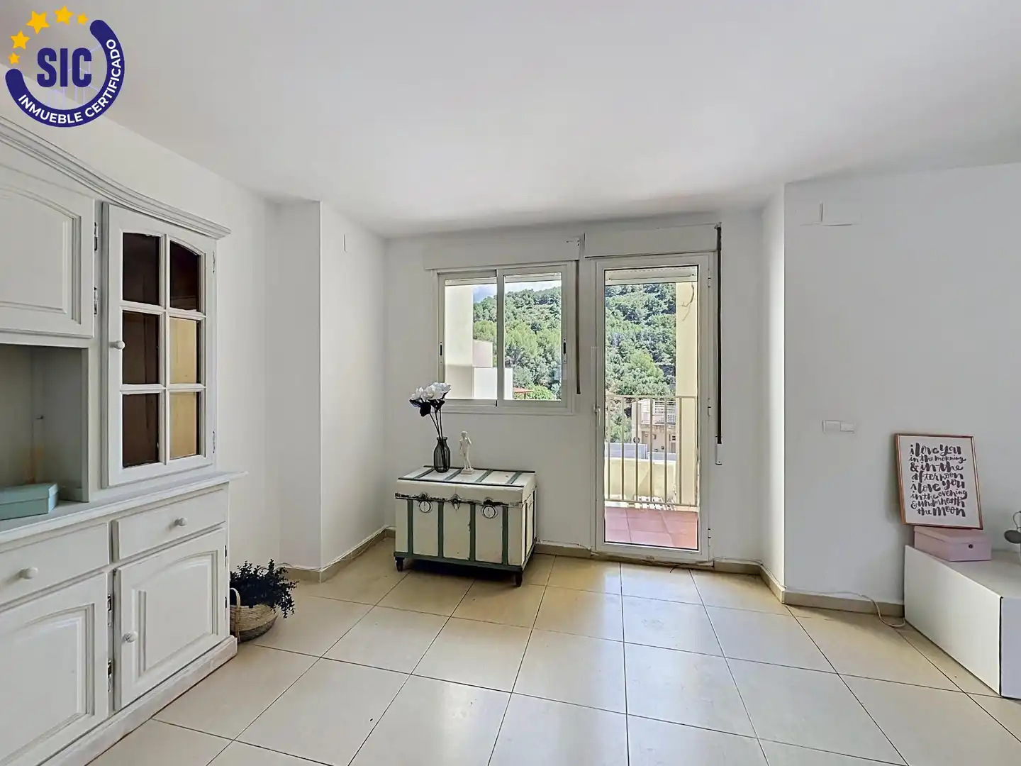 Vista exterior de Casa adosada en venta en Serra con Jardín privado, Terraza y Piscina comunitaria