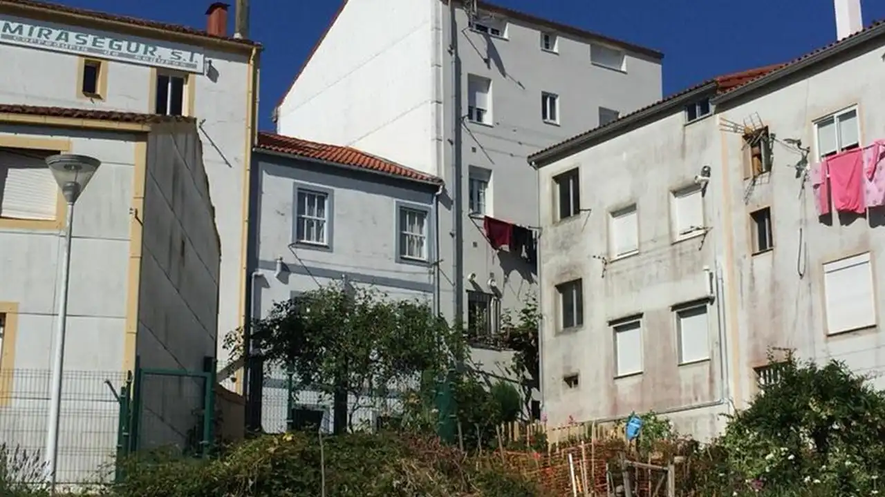 Vista exterior de Residencial en venda en Santiago de Compostela 