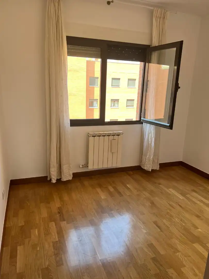 Bedroom of Attic for rent in Madrid  with Air Conditioner, Heating and Parquet flooring