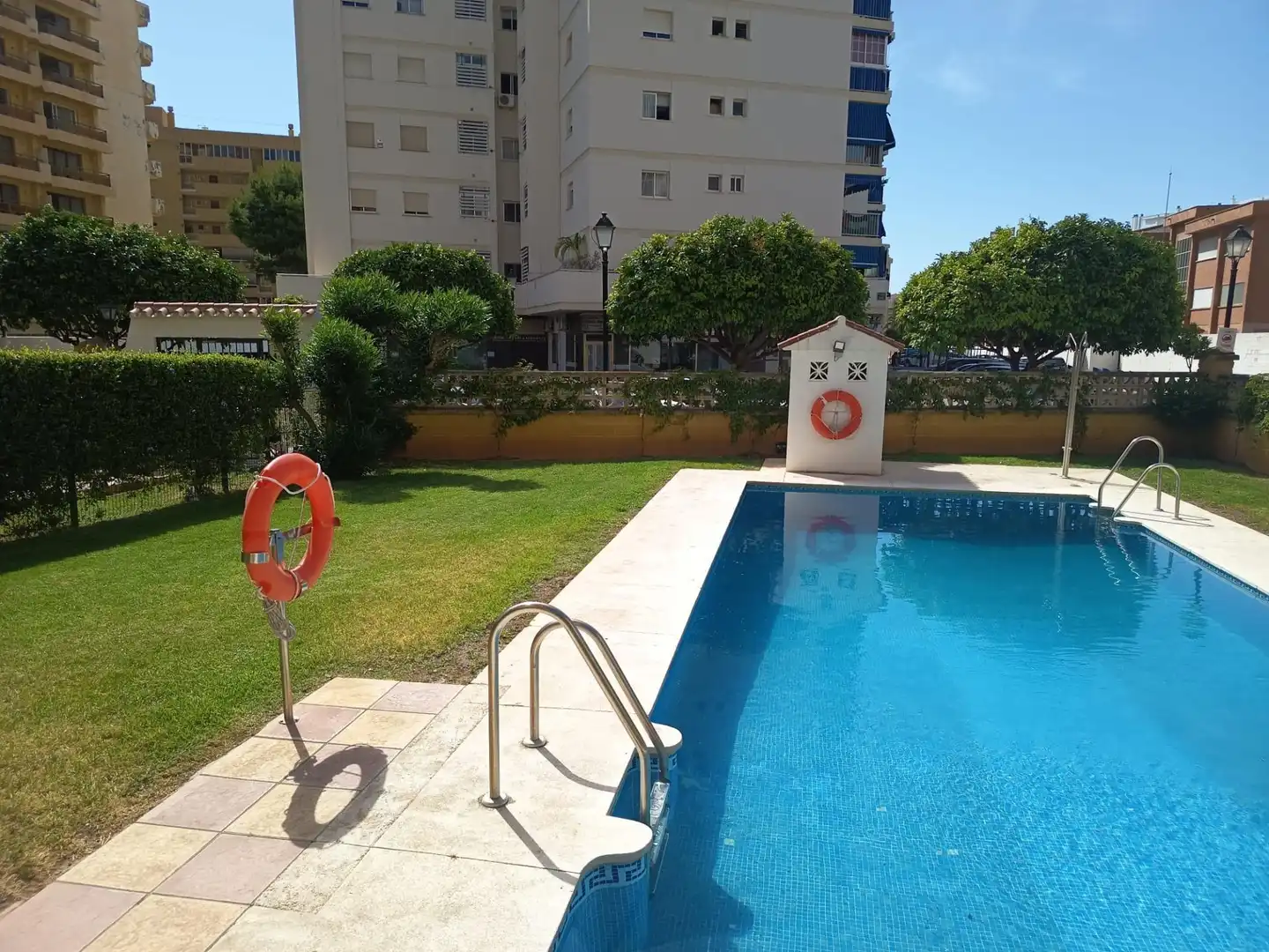 Schwimmbecken von Wohnungen zur Miete in Fuengirola mit Klimaanlage, Heizung und Parkett
