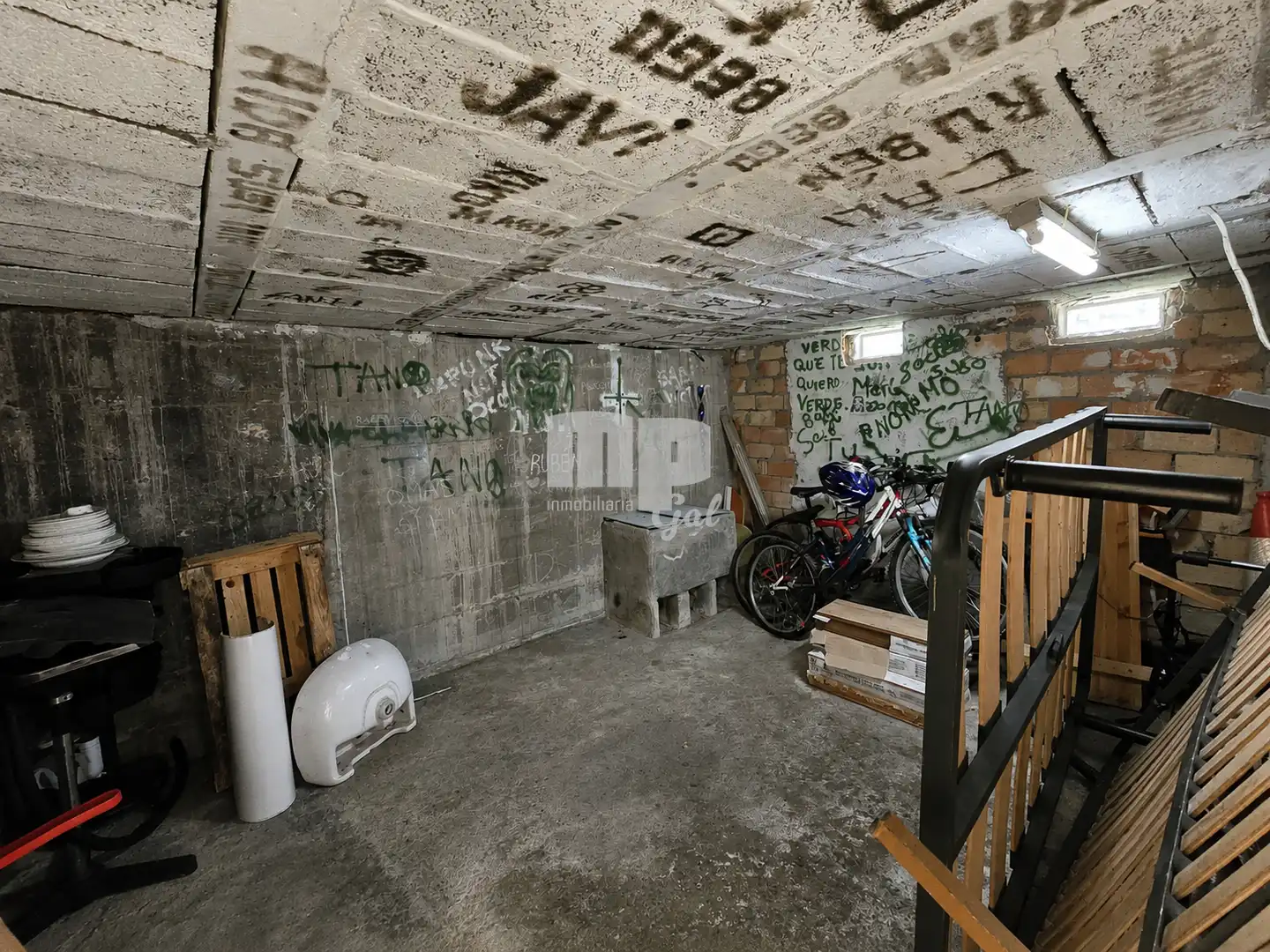 Flat for sale in Vigo   with Storage room