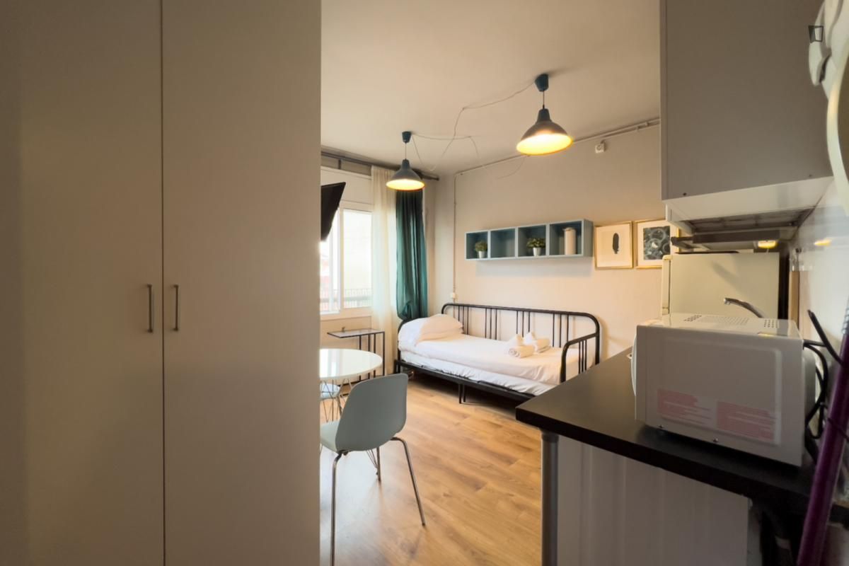 Study to rent in Sant Andreu de Palomar