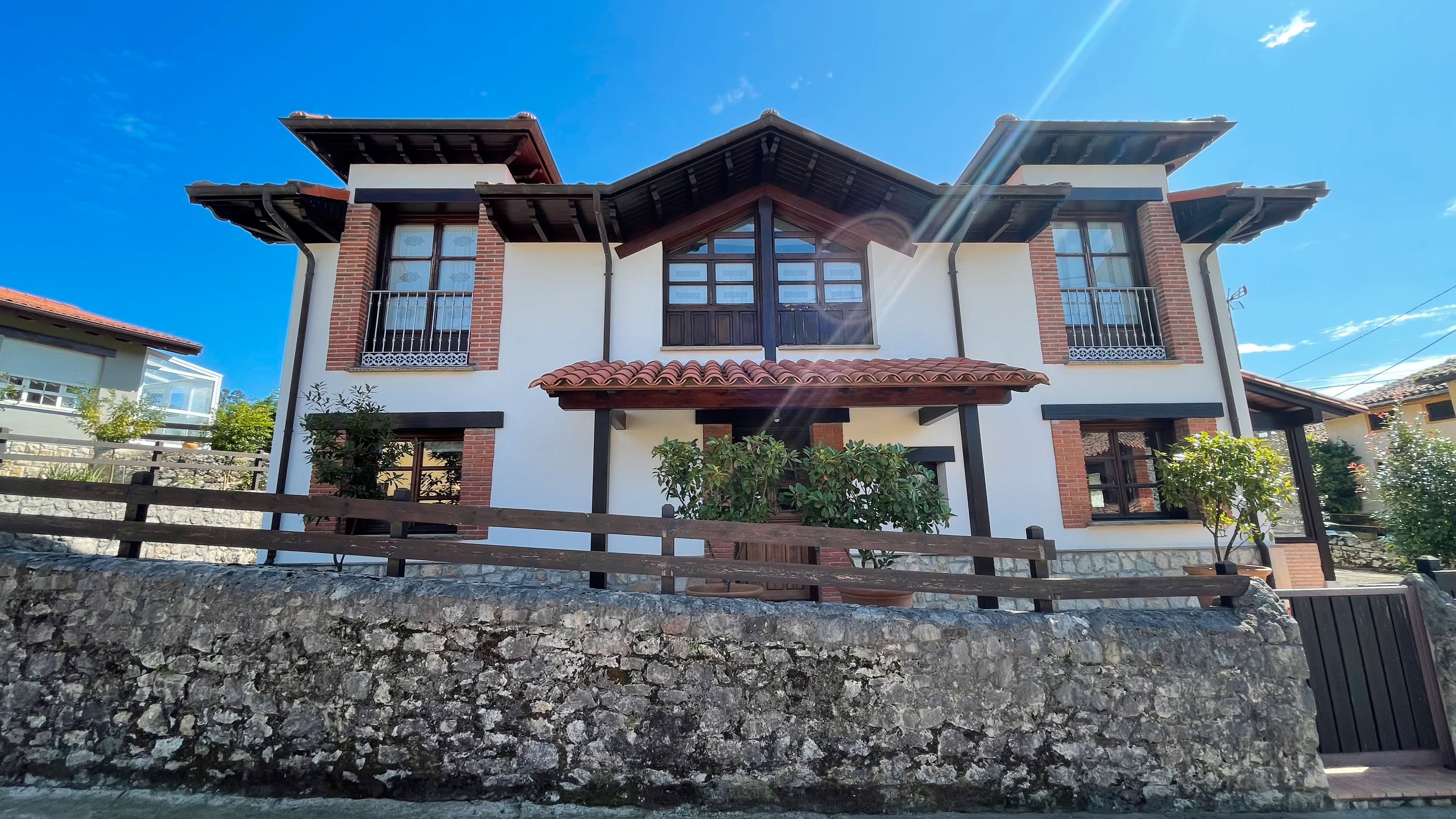 Vista exterior de Casa o xalet en venda en Llanes amb Calefacció i Jardí privat