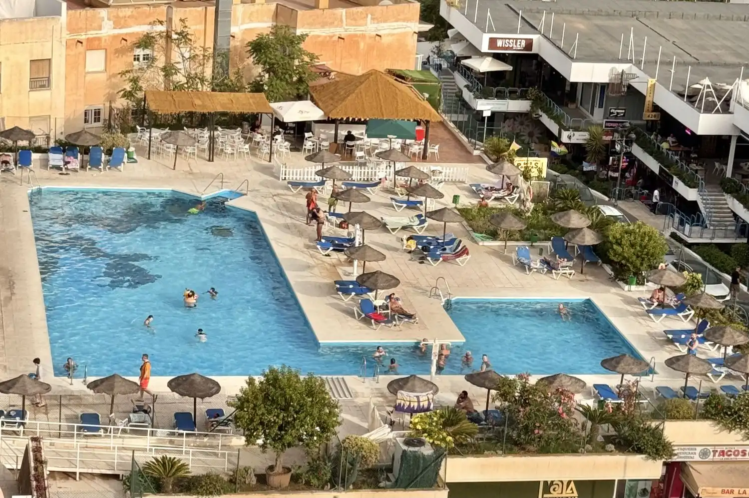 Piscina de Apartamento en venta en Torremolinos con Aire acondicionado, Calefacción y Trastero