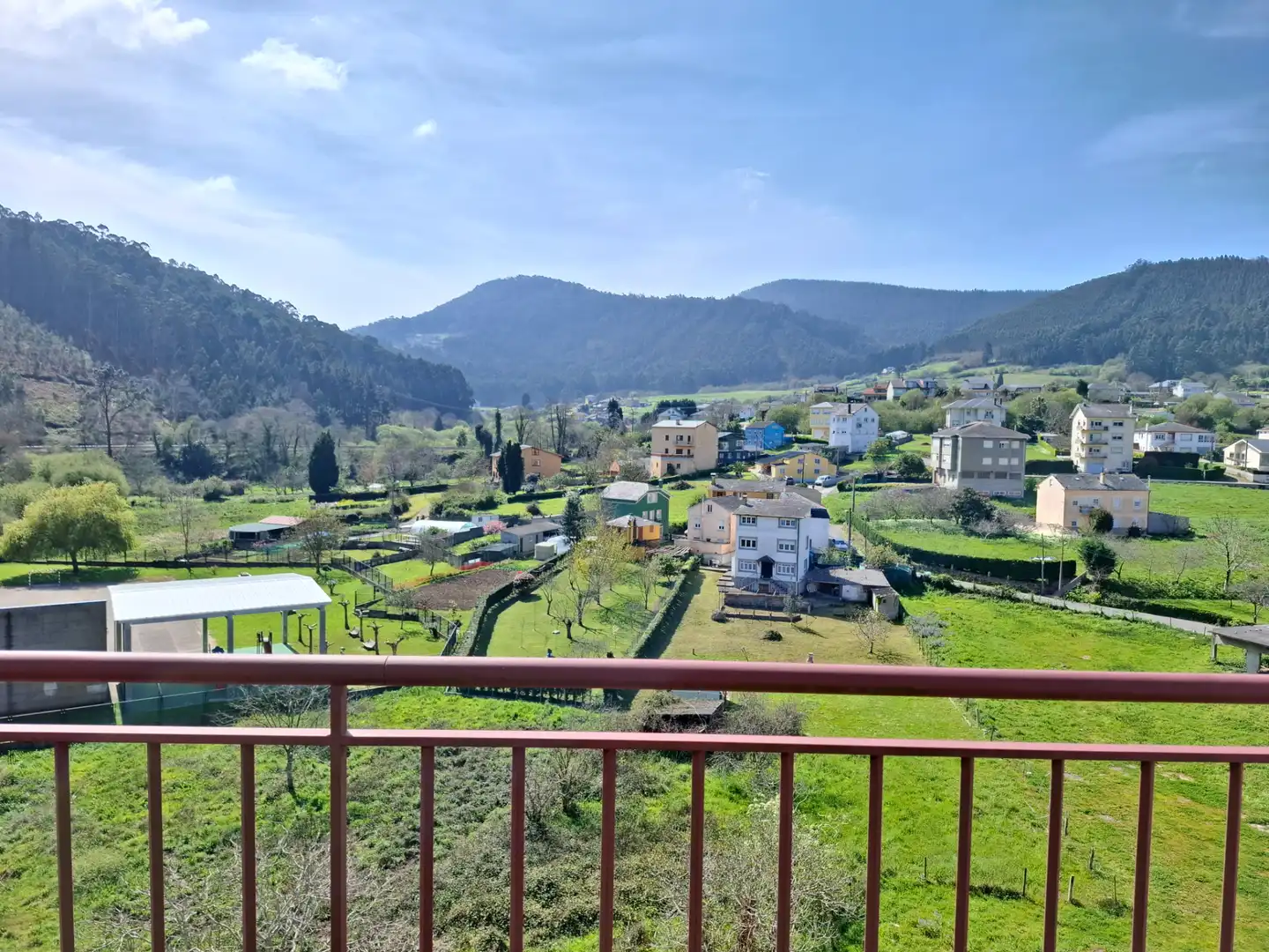 Vista exterior de Ático en venta en Viveiro con Terraza, Trastero y Amueblado