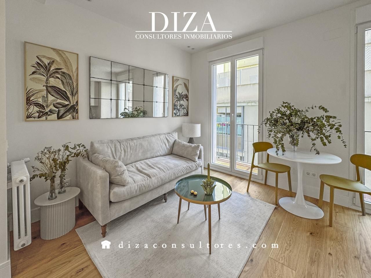 Living room of Flat for sale in  Madrid Capital  with Air Conditioner, Heating and Parquet flooring