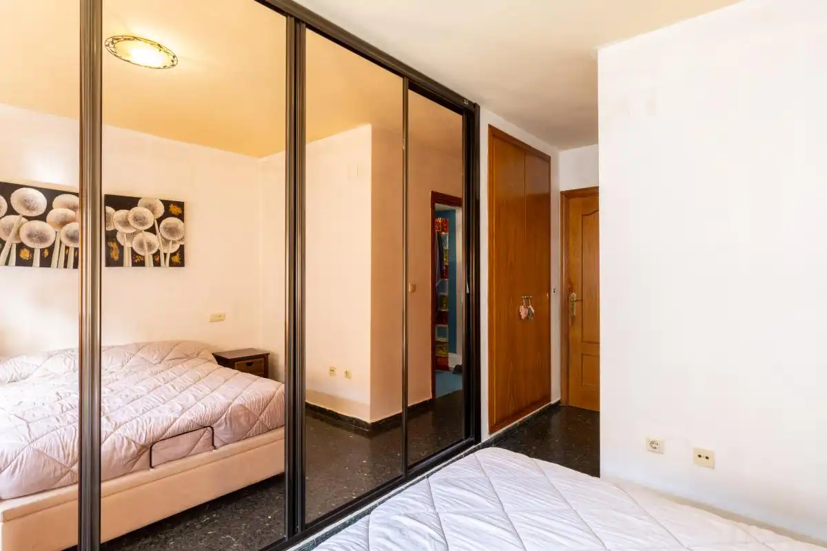 Bedroom of Flat for sale in Valencia  with Air Conditioner, Heating and Private garden