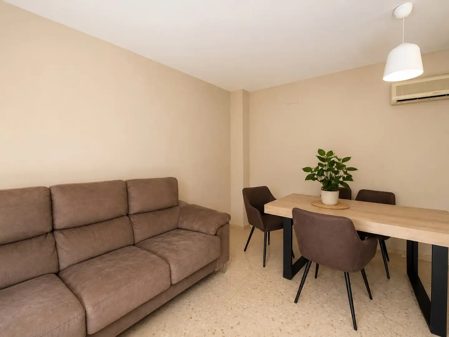 Sala de estar de Piso en venta en Sevilla con Terraza y Trastero