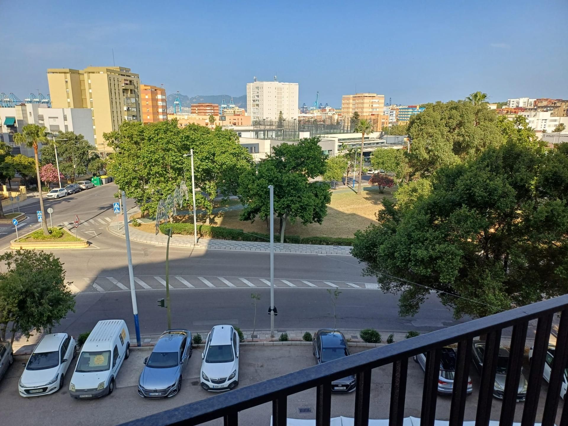 Vista exterior de Pis en venda en Algeciras amb Terrassa