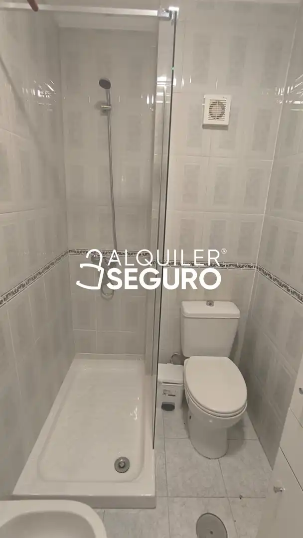 Baño de Piso de alquiler en Sevilla con Aire acondicionado y Amueblado