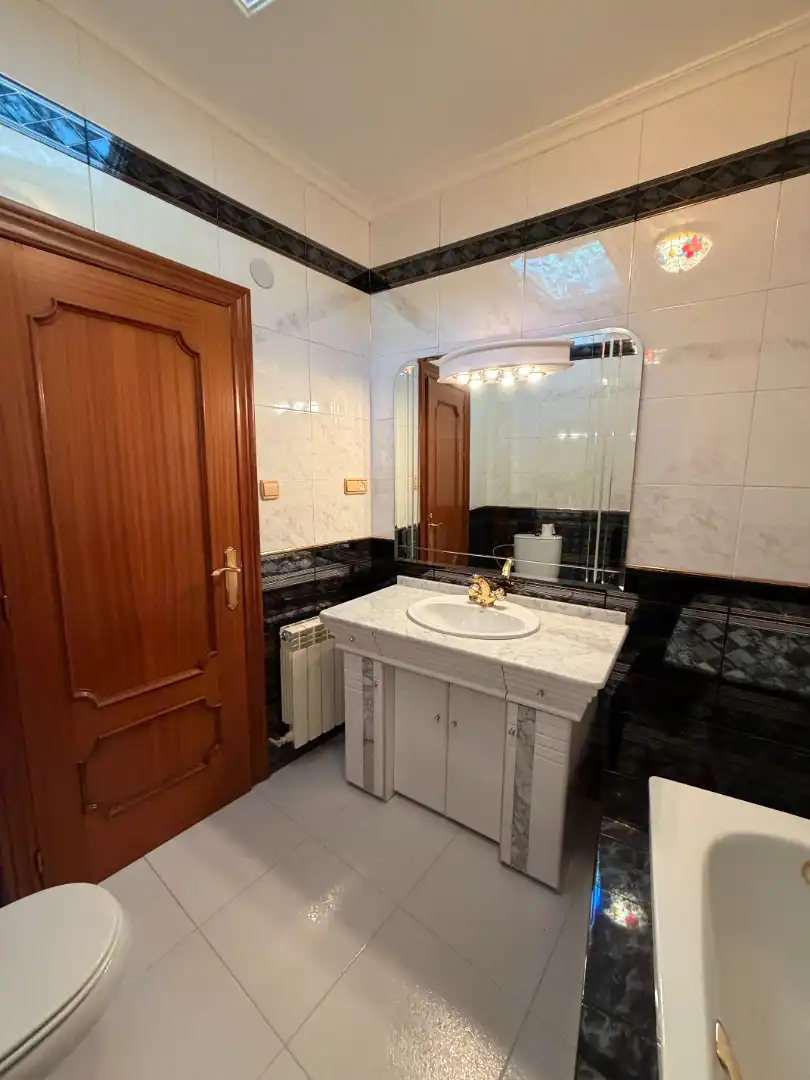 Baño de Casa o chalet en venta en Úbeda con Calefacción, Terraza y Trastero
