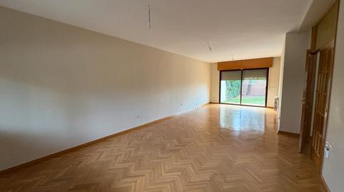 Foto 3 de Casa adosada en venta en Calle Incas, Las Villas - Valparaiso - El Peral, Valladolid Capital