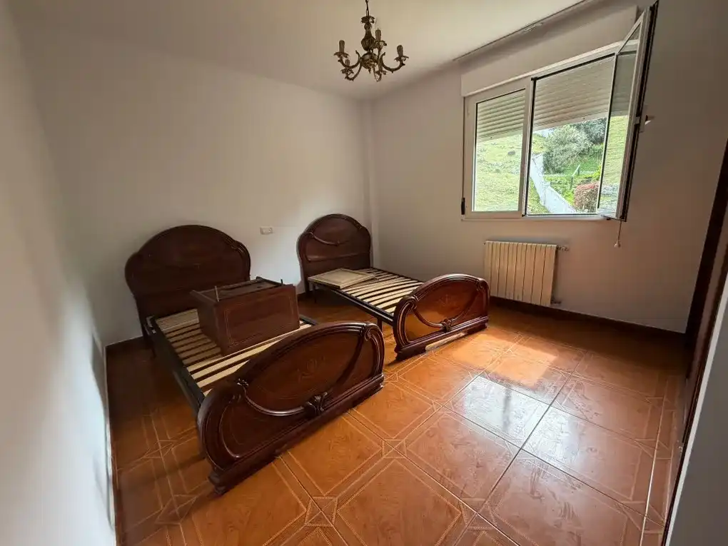 Dormitori de Casa o xalet en venda en Llanes amb Calefacció, Jardí privat i Terrassa