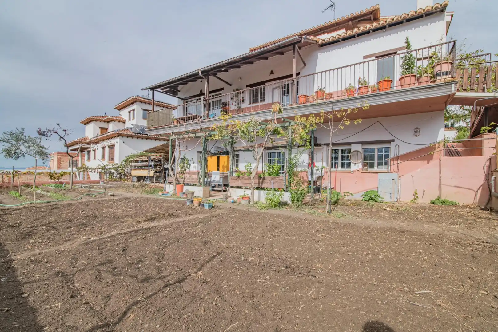 Vista exterior de Casa o xalet en venda en La Zubia amb Calefacció, Jardí privat i Terrassa