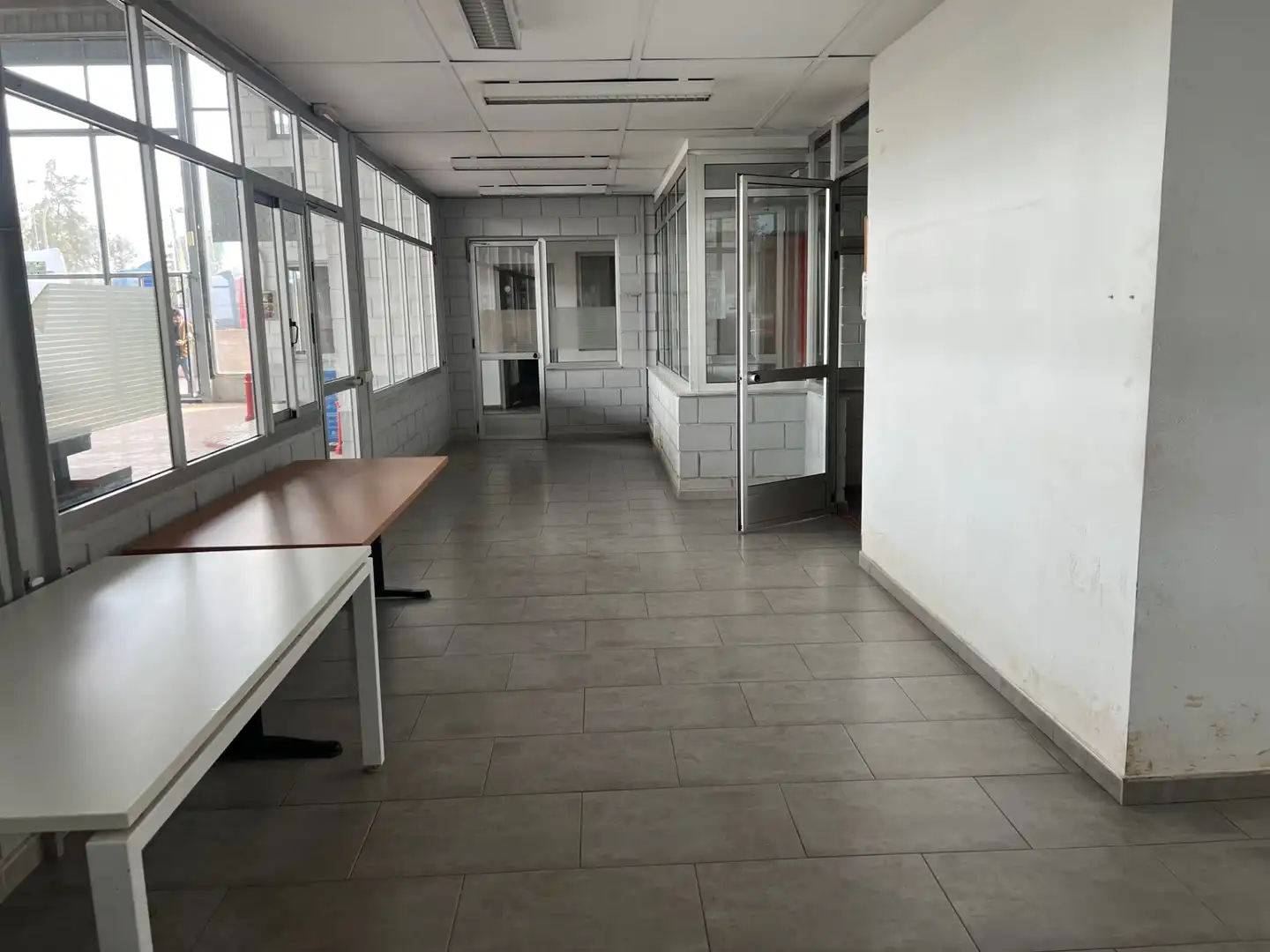 Nau industrial de lloguer en Quart de Poblet amb Alarma