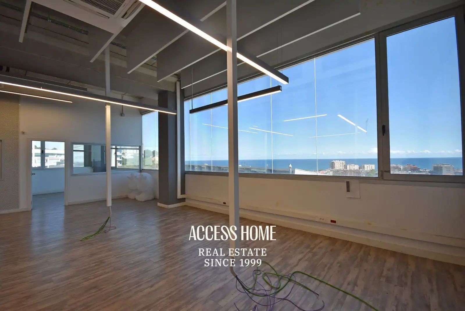 Office for sale in Badalona  with Air Conditioner and Heating